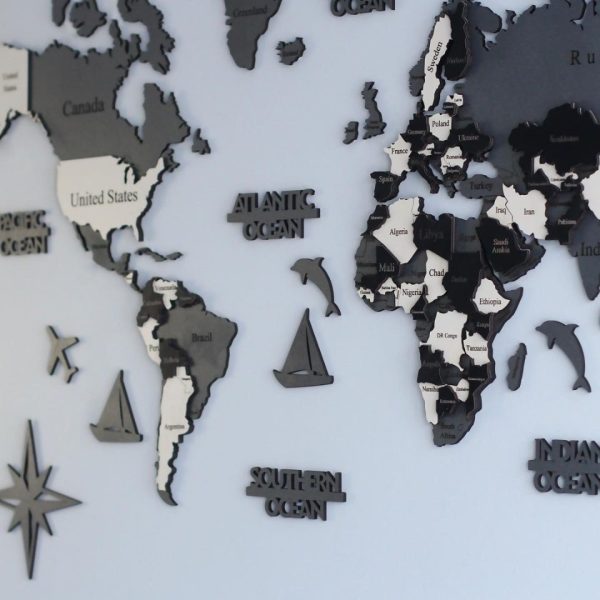 Carte du monde en bois noir et blanc